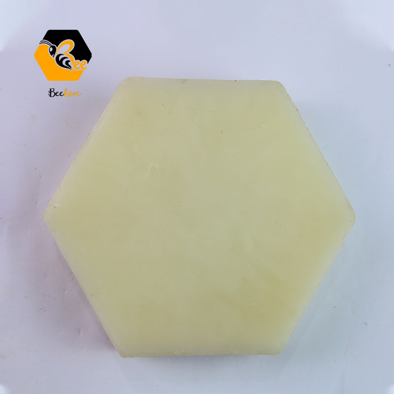 2022 Factory Supply Natural Bee Candle Wax Cosmetic Food Grade Block Bulk Pellets White / Yellow Organic Beeswax 