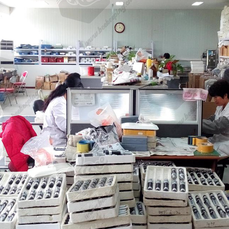 Wholesale Cheap Handheld Convenient Testing Sugar Brix Equipments 58-90%Brix Specific Beekeeping Honey Refractometer